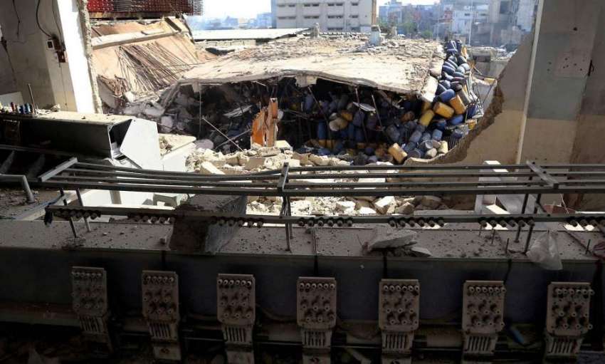 کراچی، نیو کراچی میں دھماکے کے نتیجے میں تباہ حال فیکٹری ..