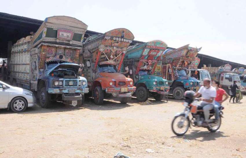 اسلام آباد : سبزی و فروٹ منڈی میں آنیوالے ٹرک گوداموں میں ..