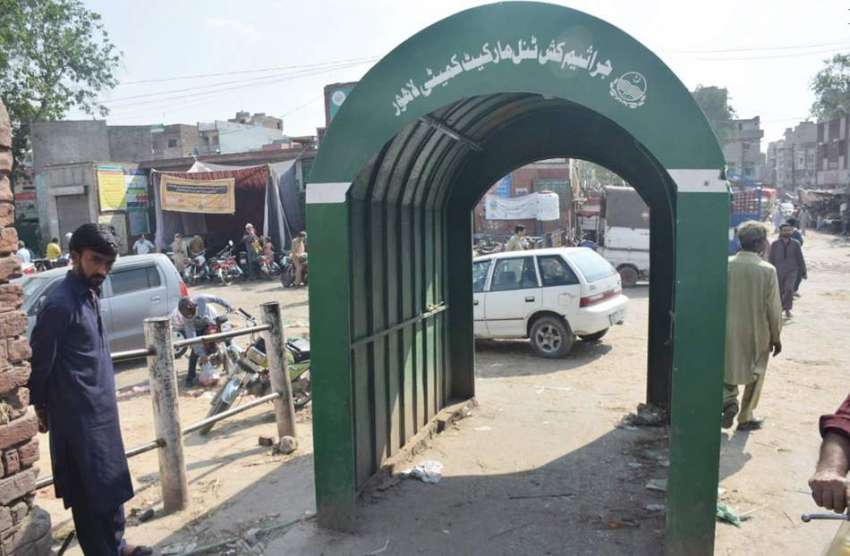 لاہور: انتظامیہ کی غفلت کے باعث سبزی منڈی کے مرکزی راستے ..