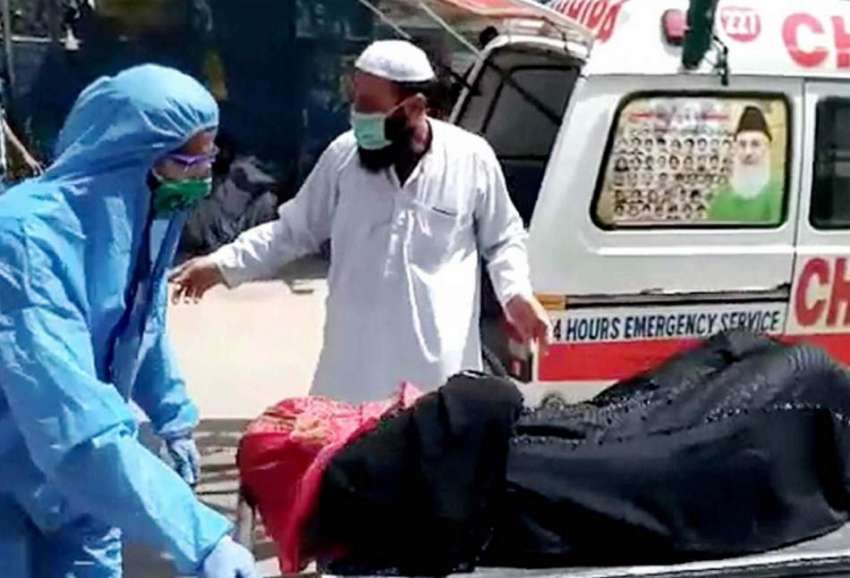 کراچی، کورونا وائرس کی مشتبہ مریضہ کو سول ہسپتال منتقل کیا ..