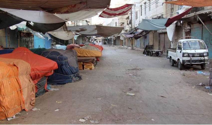 کراچی: لاک ڈوان کے باعث پانچ بجے کے بعد کجھور بازار میں سناٹا ..