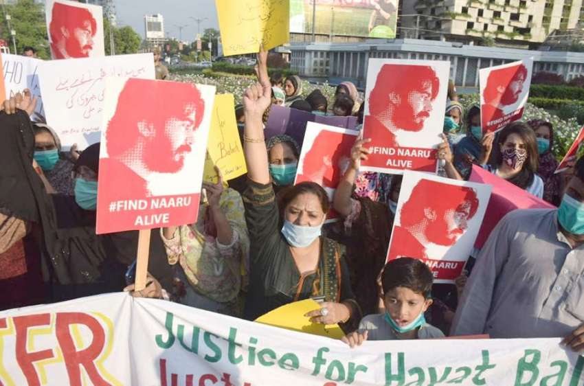 لاہور: حقوق خدمت خلق موومنٹ کے اراکین اپنے مطالبات کے میں ..