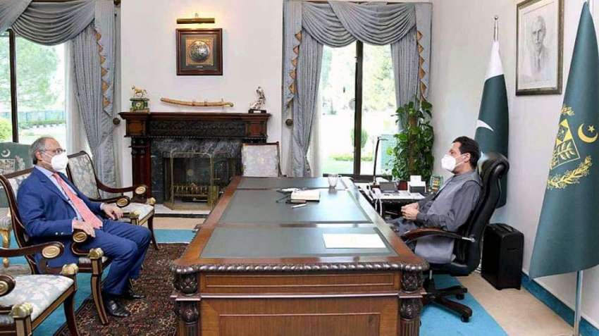 اسلام آباد، وزیراعظم عمران خان سے مشیر خزانہ عبدالحفیظ ..