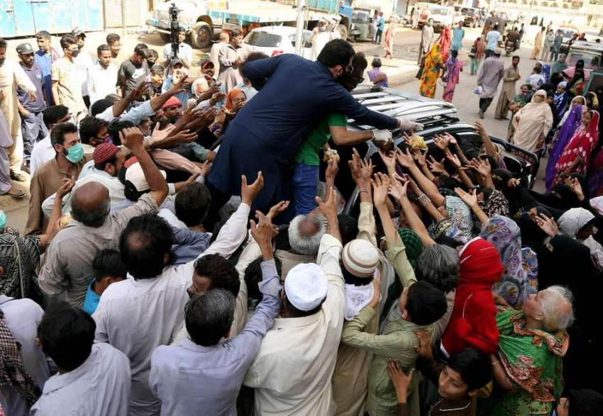 کراچی، لاک ڈائون کے 8 ویں روز ٹمبر مارکیٹ میں بریانی کی تقسیم ..