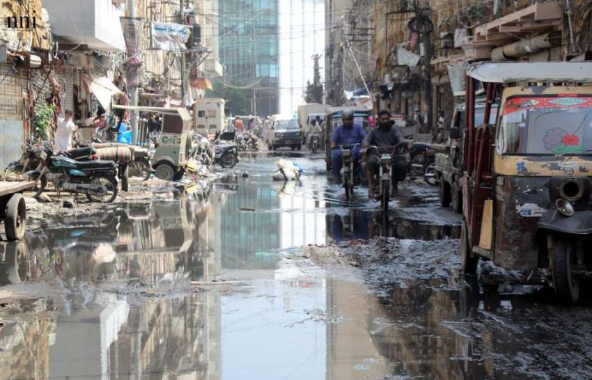 کراچی: اولڈ سٹی ایریا میں سیوریج کا پانی جمع ہے جس وجہ سے ..