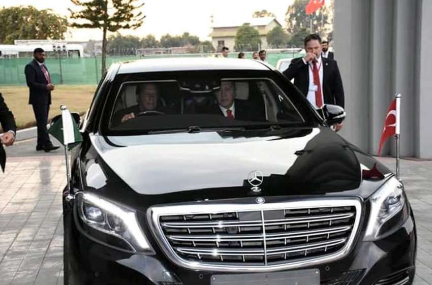 اسلام آباد: وزیر اعظم عمران خان نے خود گاڑی چلا کر ترک صدر ..