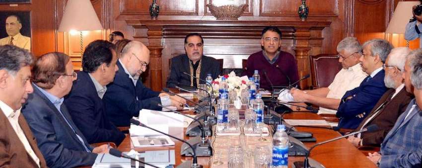 کراچی: گورنر سندھ عمران اسماعیل اور وفاقی وزیر منصوبہ بندی ..