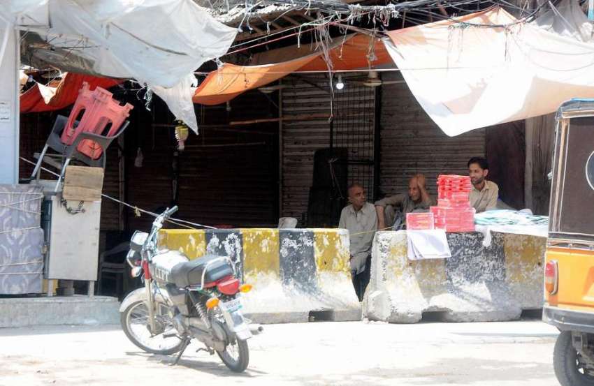 راولپنڈی: لاک ڈاؤن کے باعث نزنکاری بازار کو بلاک لگا کر سیل ..