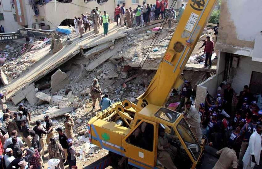کراچی: کورنگی اللہ والا ٹاون میں گرنے والی چار منزلہ عمارت ..
