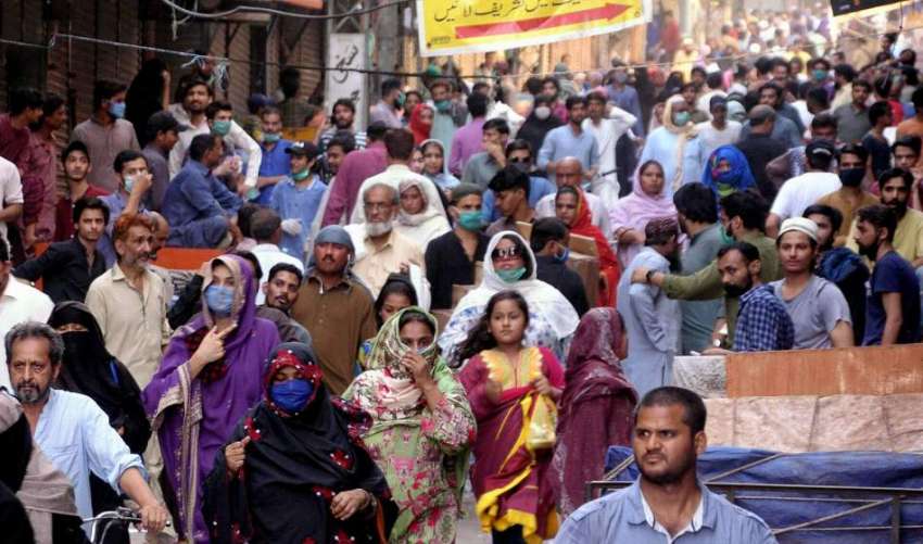 حیدرآباد: بازار میں خریداری کے لیے آنے والوں کا ہجوم لگا ..