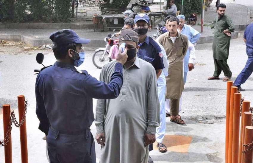 اسلام آباد:  سیکیورٹی گارڈ نے جی 7 سیکٹر میں بحریہ دسترخوان ..