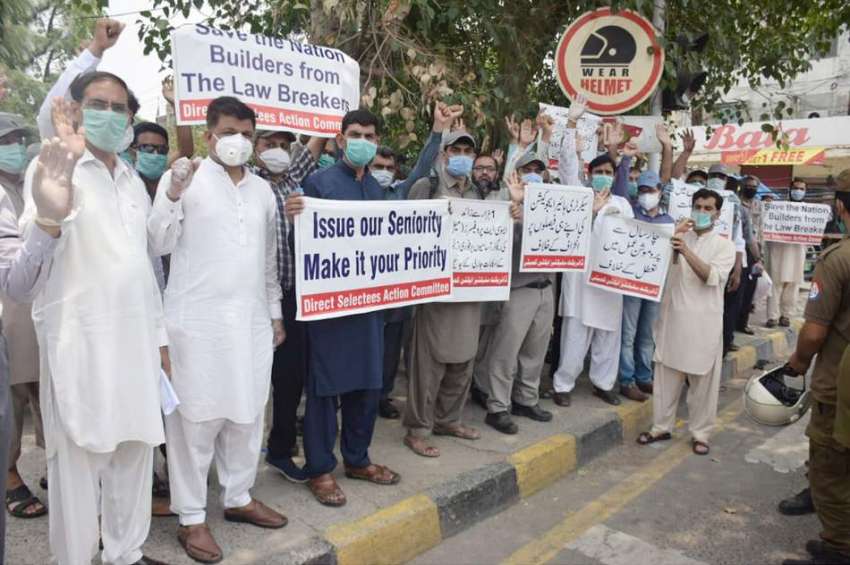 لاہور: اسا تذہ اپنے مطالبات کے حق میں احتجاج کررہے ہیں۔ 