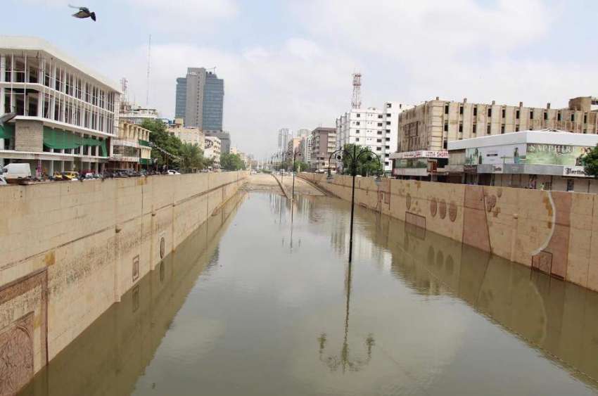 کراچی: بارش کو دو دن گذر جانے کے باوجو کلفٹن پر کے ٹی انڈر ..