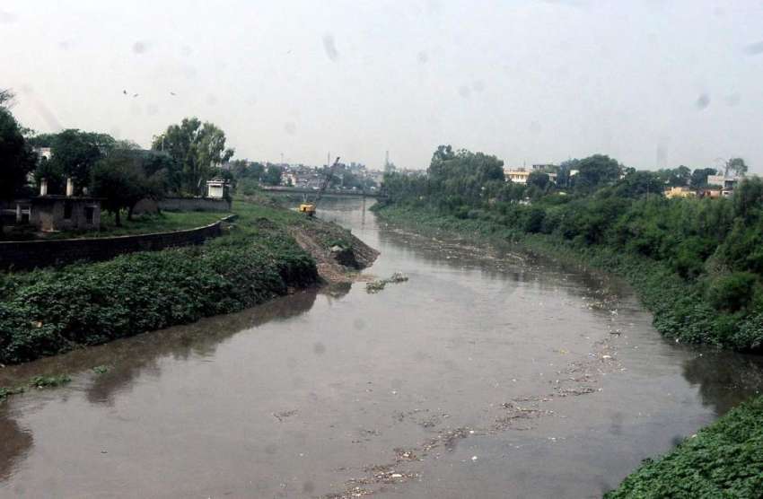 راولپنڈی:صبح سویرے ہونیوالی موسلا دھاربارش کے بعد پانی ..
