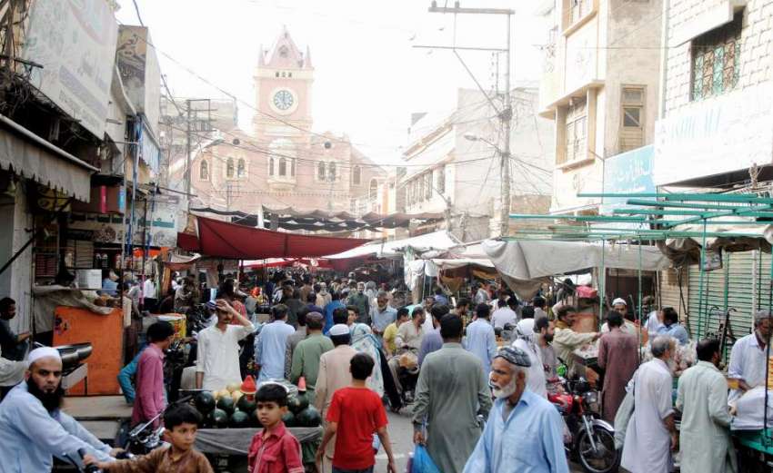 حیدر آباد: رمضان المبارک کے موقع پر ٹاور مارکیٹ سے لوگ افطاری ..