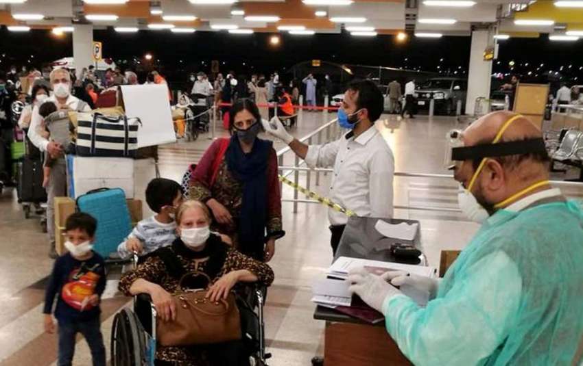 اسلام آباد، کورونا وائرس کے باعث اپنے ملکوں کو واپس جانے ..