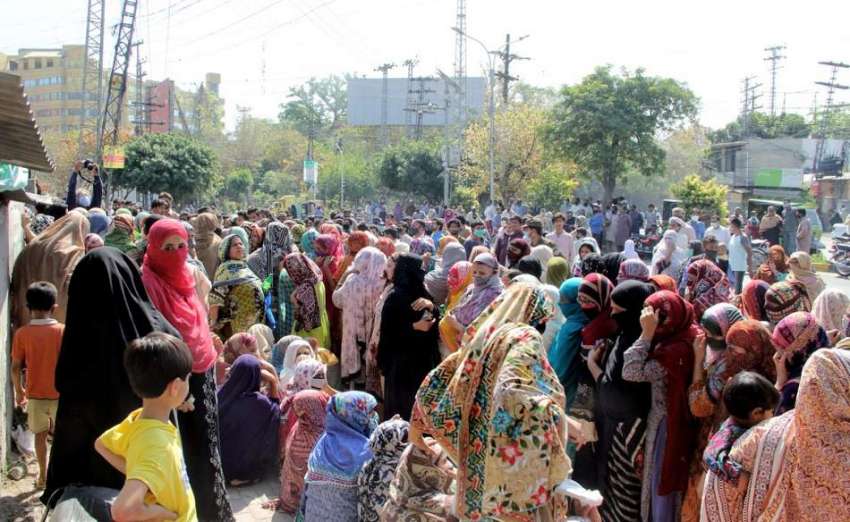 لاہور:انتظامیہ اور پولیس کی غفلت کے باعث شملہ پہاڑی چوک ..