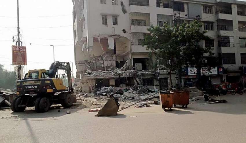 کراچی، گلشن اقبال مسکن چورنگی میں بم دھماکے سے تباہ ہونے ..