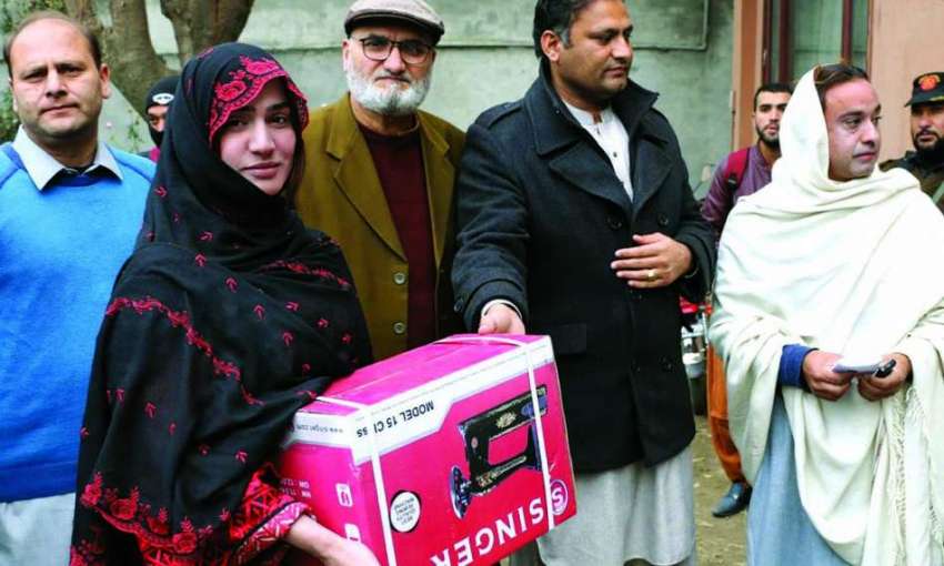 سوات :محکمہ سماجی بہبود کے تحت ماحول دوست شاپنگ بیگز کی تیاری ..