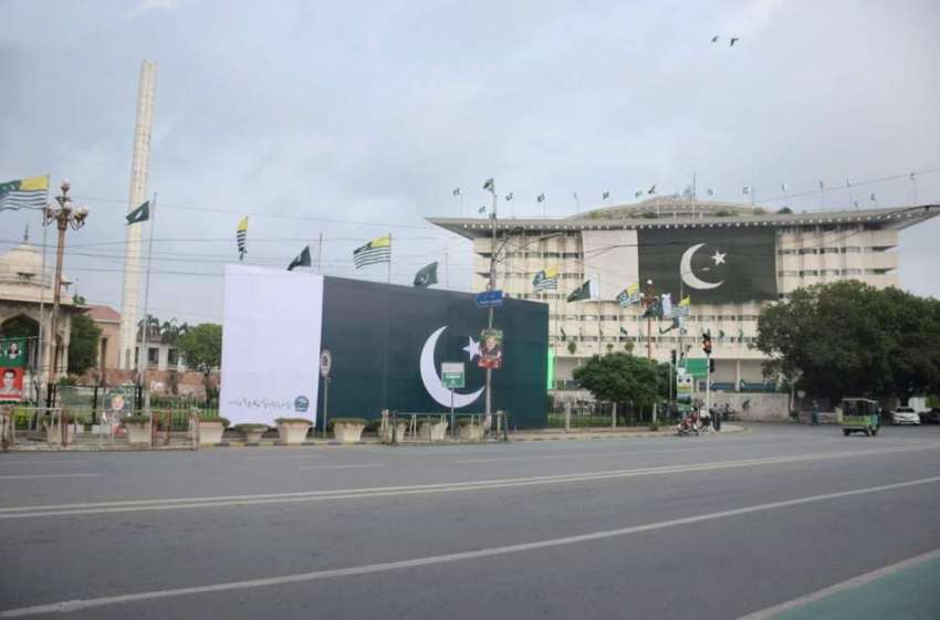 لاہور : جشن آزادی کی مناسبت سے واپڈا ہاؤس کی عمارت اور مال ..