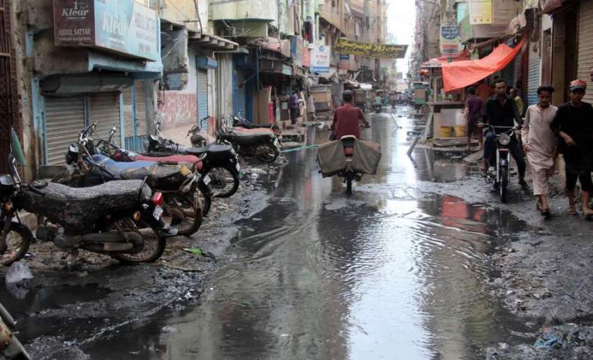 کراچی : لیاری کلری غوثیہ روڈ پر بارش سے قبل پندرہ روز سے سیوریج ..