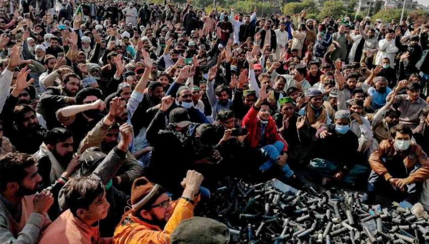 اسلام آباد، تحریک لبیک کے کارکن احتجاج کے دوسرے روز فیض ..