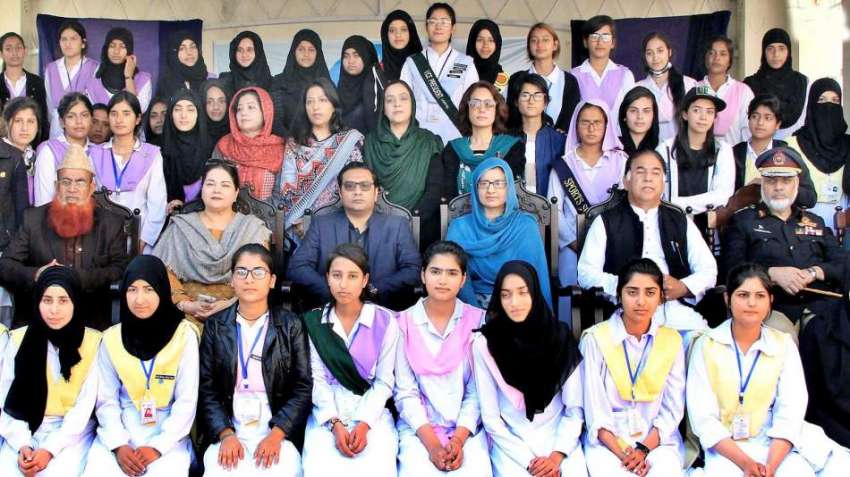 راولپنڈی: مقامی کالج میں سول ڈیفنس ٹرینگ کے موقع پرمہمان ..