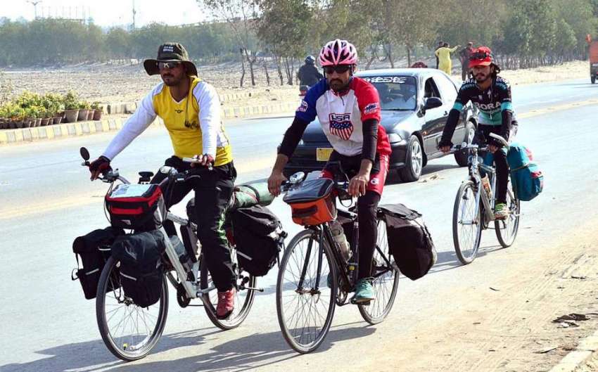 حیدرآباد: بولان سائیکل سوار کوئٹہ سے کراچی جاتے ہوئے کنٹونمنٹ ..