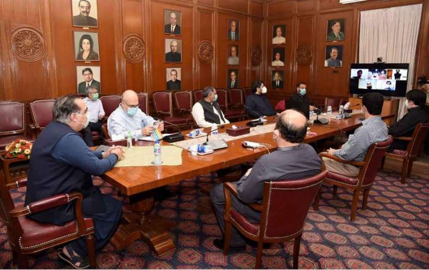 کراچی: گورنرسندھ عمران اسماعیل گورنر ہاؤس میں اجلاس کی صدارت ..