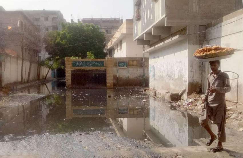 کراچی: لیاری یوسی 9 کی آفس میں بارش اور سیوریج کا پانی جمع ..