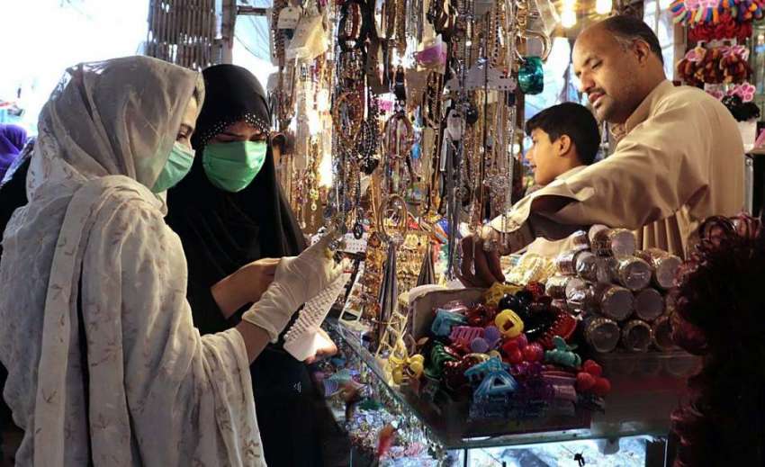 کوئٹہ: عید شاپنگ کے لئے چوڑی گلی لیاقت بازار میں مصنوعی زیورات ..