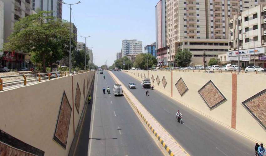 کراچی: لاک ڈاون کے دوران شہید ملت روڈ پر ٹریفک نہ ہونے کے ..