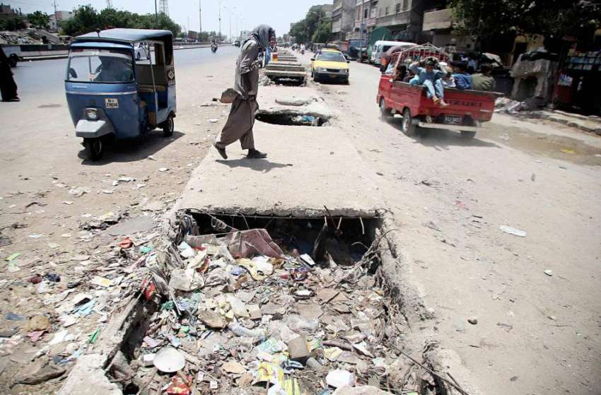 کراچی: انتظامیہ کی عدم توجہی کے باعث ماڑی پور روڈ نالے کی ..