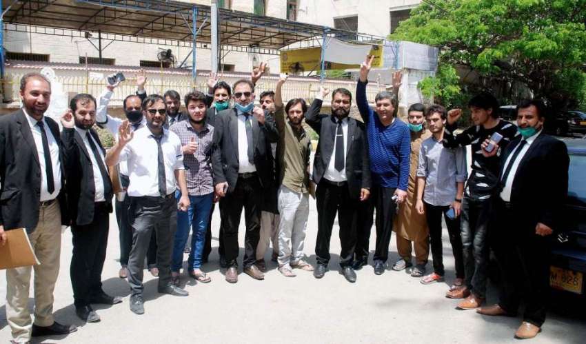 کراچی، سٹی کورٹ کے سامنے گلگت بلتستان کے طلبہ لاک ڈائون ..