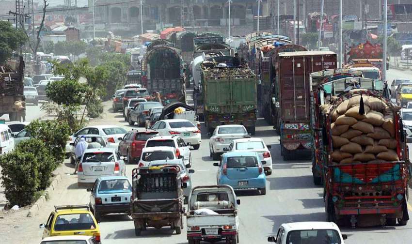 پشاور: انتظامیہ کی جانب سے لاک ڈاؤن میں نرمی کے بعد جمیل ..