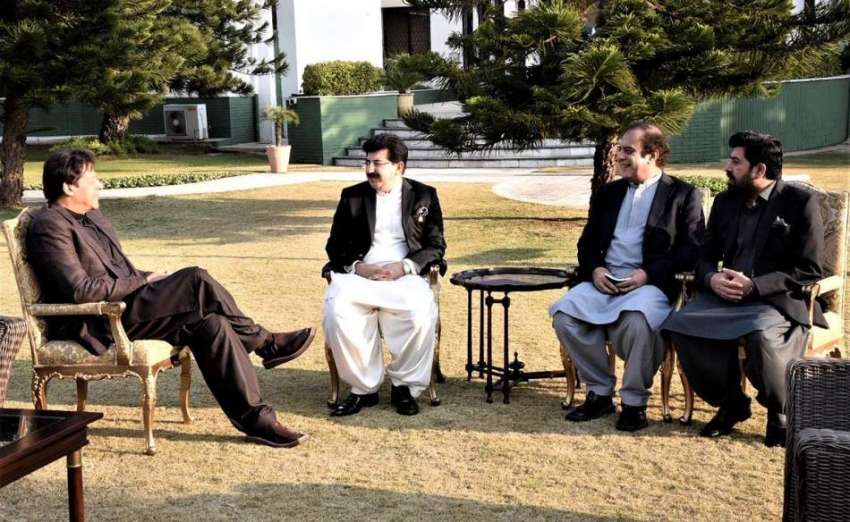 اسلام آباد: وزیراعظم عمران خان سے چیئر مین سینٹ صادق سنجرانی ..