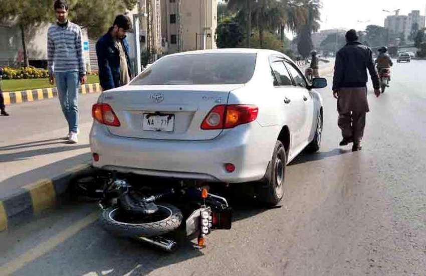 راولپنڈی: صدر کے علاقے میں تیز رفتاری کے باعث حادثے کا شکار ..