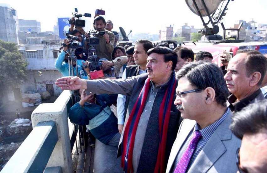 کراچی: وفاقی وزیر ریلوے ، شیخ رشید احمد کالا پل میں کے سی ..