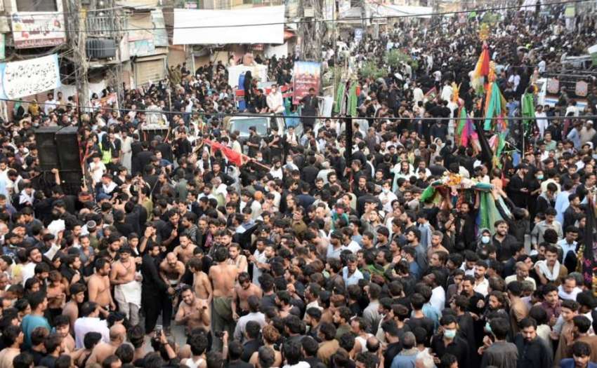 راولپنڈی: یوم عاشورہ کا مرکزی جلوس برآمد ہورہا ہے۔ 