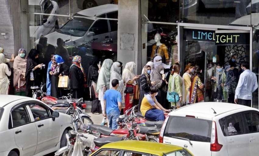 راولپنڈی: لاک ڈاون میں نرمی کے باعث صدر بازار میں عید کی ..