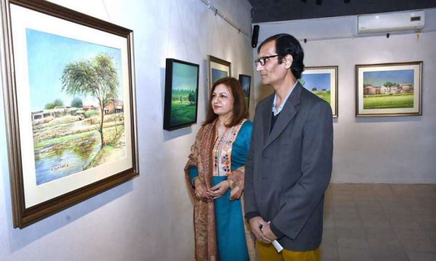 اسلام آباد:  آرٹ گیلری میں آنے والے لوگ سلیم انصاری "میری ..