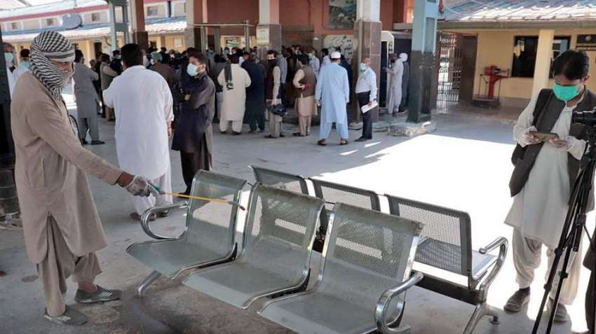 کوئٹہ: ٹرین پر سفر کرنے کے لئے مسافراسٹیشن پر موجود ہیں