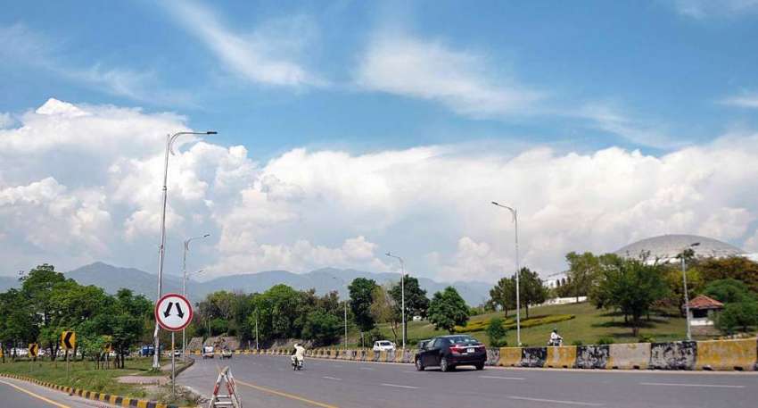 اسلام آباد: شہر کے آسمانوں پر بادل منڈلاتے ہوئے کا دلکش نظارہ۔
