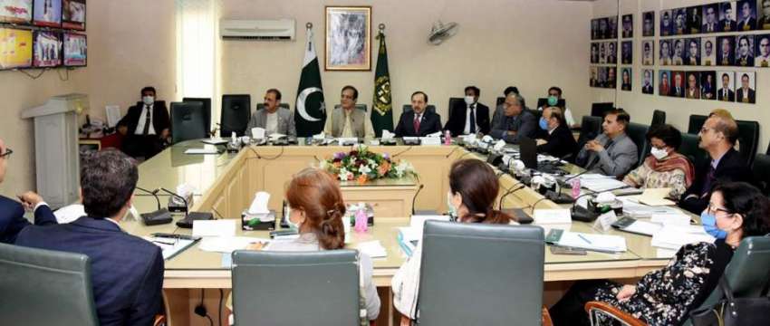 اسلام آباد: وفاقی وزیر اطلاعات ونشریات سینٹر شبلی فراز اور ..