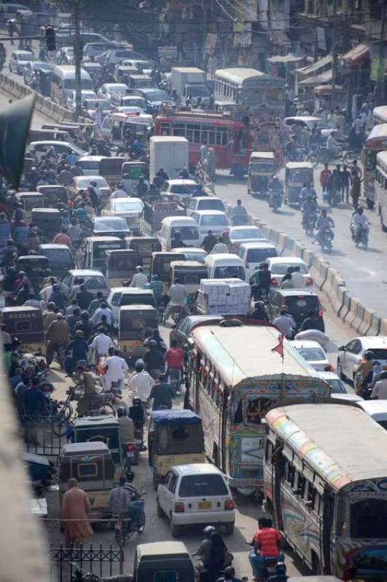 کراچی: مرکزی صدر کے علاقے بڑے پیمانے پر ٹریفک جام ہونے کا ..