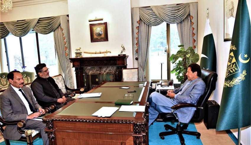 اسلام آباد: وزیر اعظم عمران خان سے ایم این اے سردار محمد ..