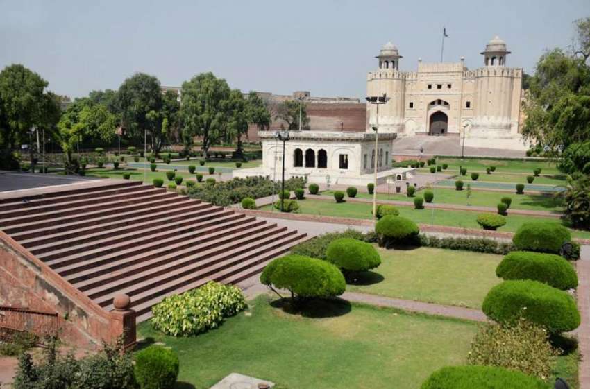 لاہور: سیاحتی مقامات کی بندش کے باعث تاریخی شاہی قلعہ ویران ..