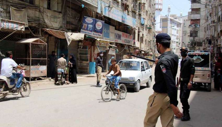 کراچی ،لاک ڈاون کے 23 ویں روز موسی لین میں دکانیں بند ہیں ..