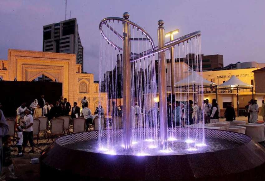 کراچی: صدر ٹاؤن میں حکومت سندھ کی جانب سے قائم پیپلز چوک ..