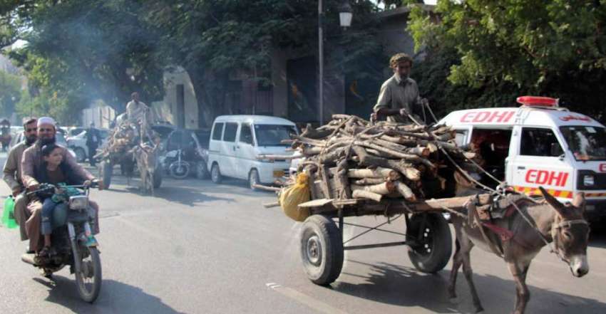 کراچی، شہر قائد میں گیس کی کمی کے باعث مانگ بڑھنے پر مزدور ..